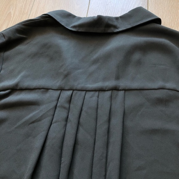 Anthropologie Pleione Collared Classic Blouse in Dark Green Size S Pleated - Picture 8 of 9